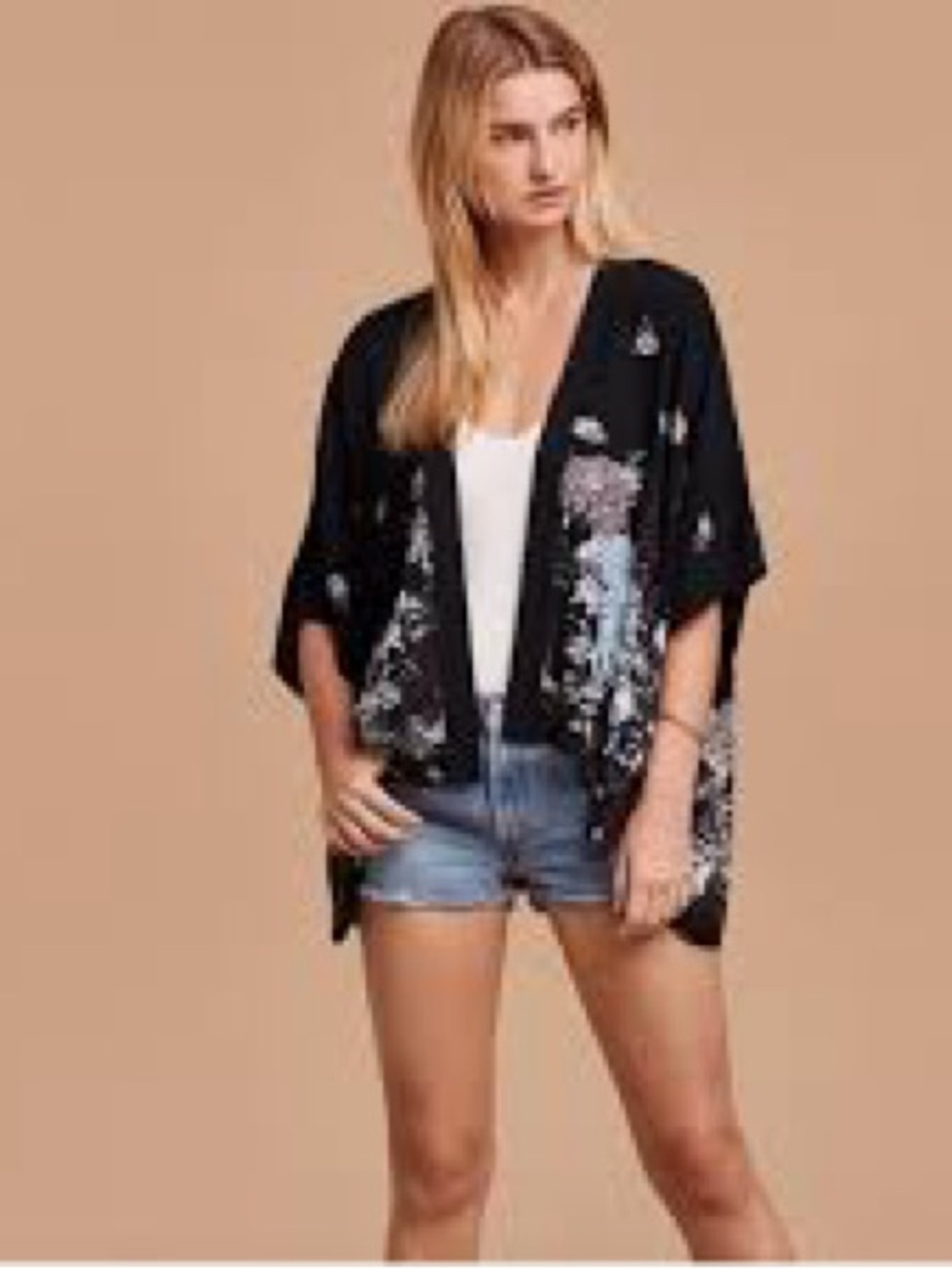 Talula Aritzia Size XS Black White Floral Lightweight Kimono